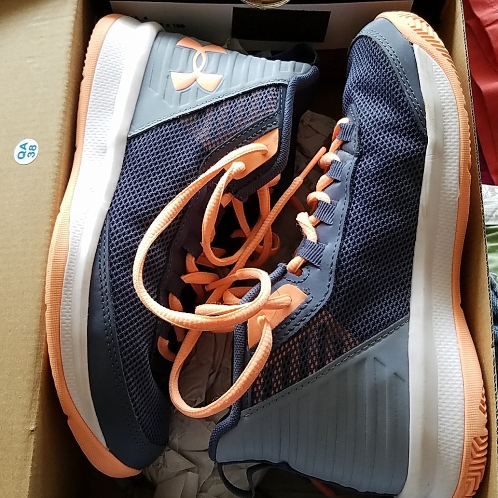 Like new Under Armour shoes
